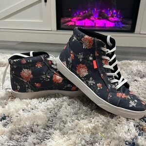 Gray tennis shoes with orange floral prints, size 38 USA